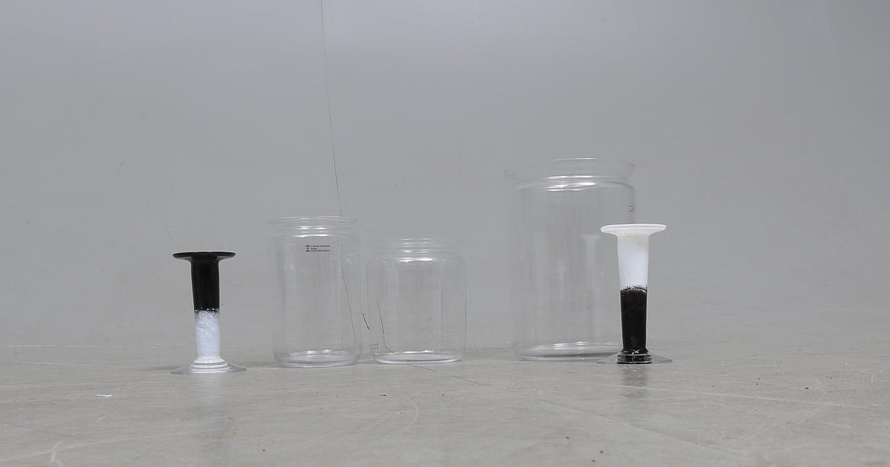 GLASFÖREMÅL, 5 delar, Ingegerd Råman och Annette Alsiö.