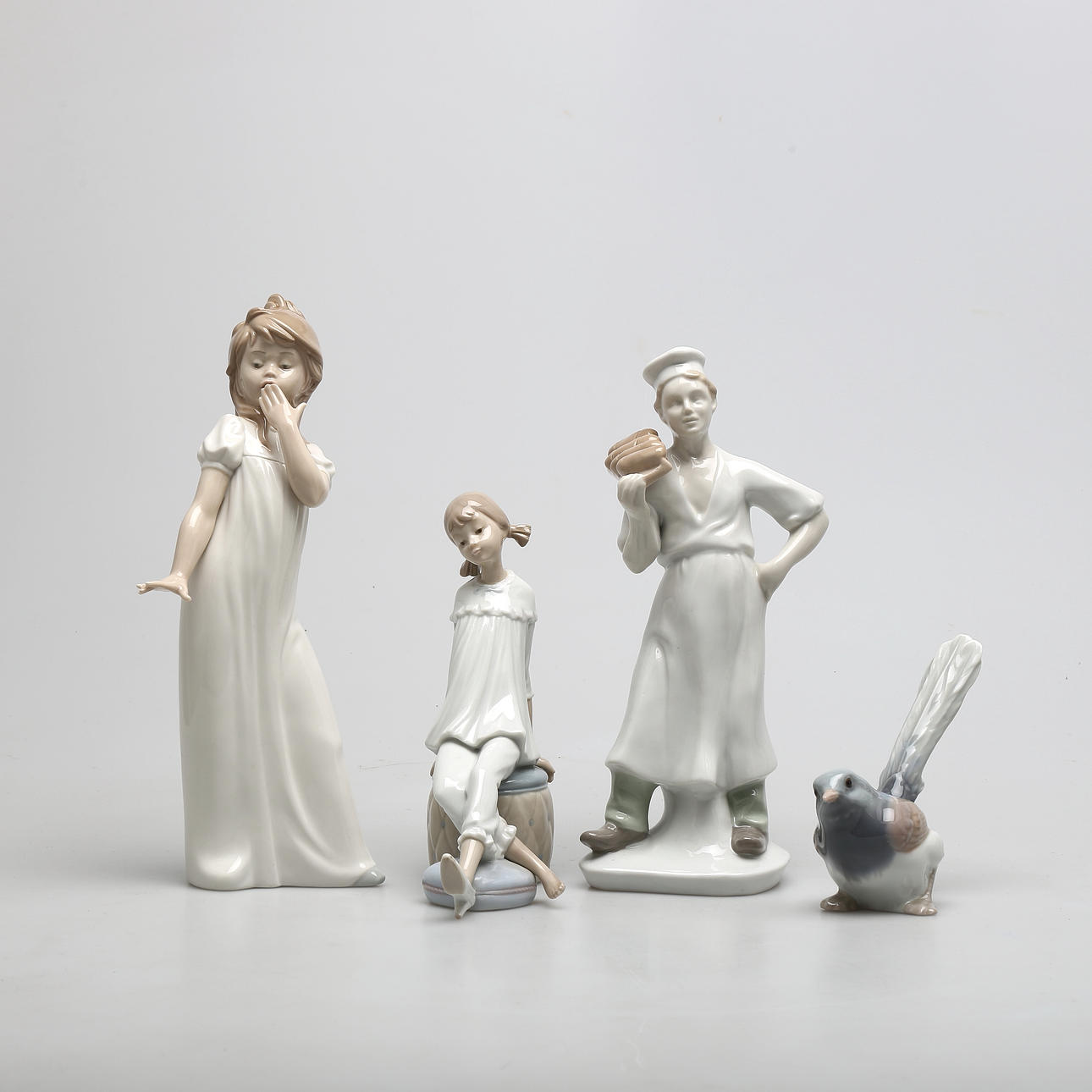 PARTI FIGURINER i porslin, 4 delar, Bl. a Lladro, Nao, Spanien.