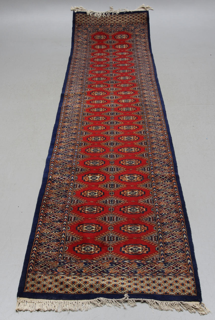 MATTA, Indien, ca 336 x 88 cm.