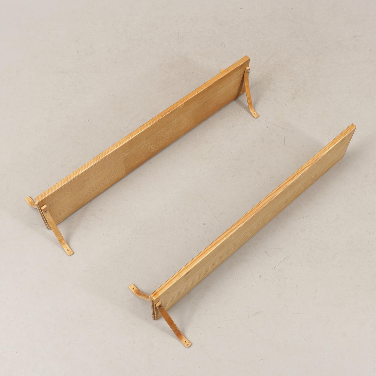 BRUNO MATHSSON. Wall shelf, pine, 1960s.