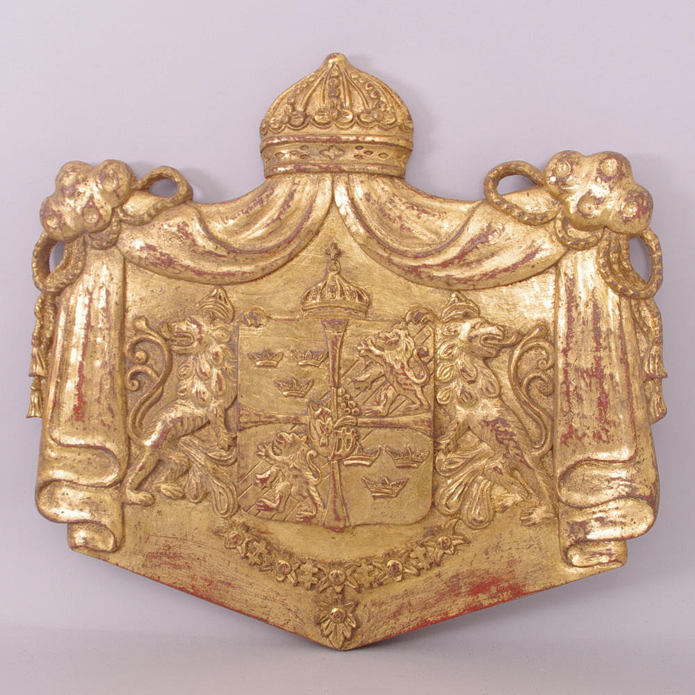 SKYLT, Kunglig hovleverantör, förgyllt trä.