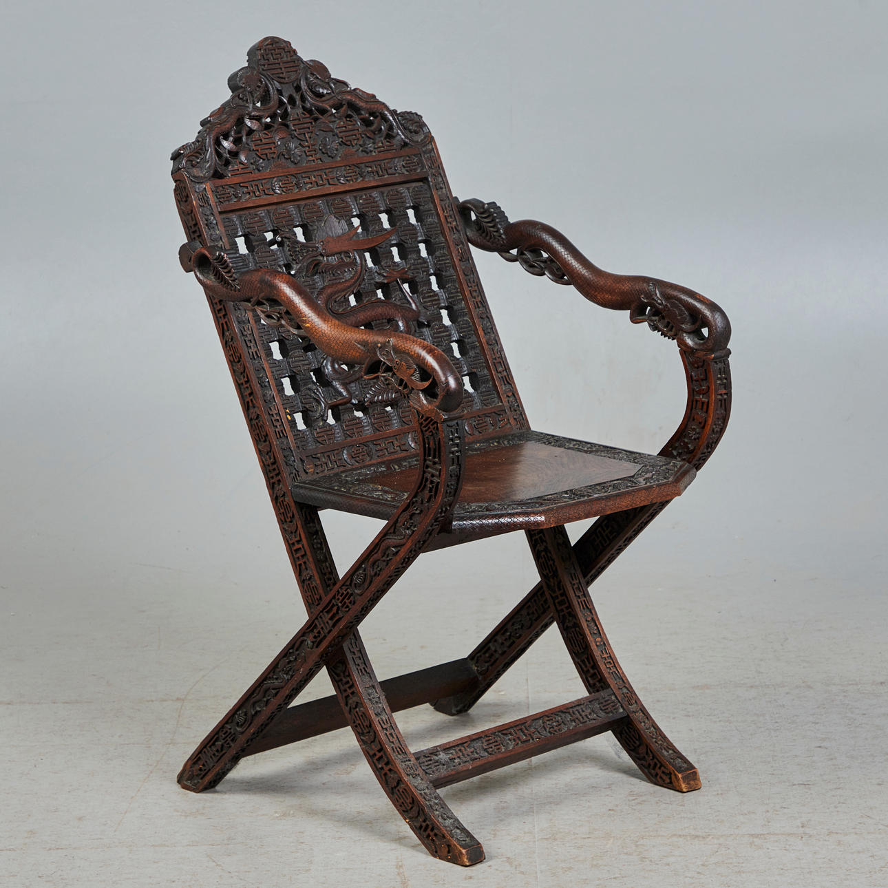 Asiatisk stol / saksestol, træ.