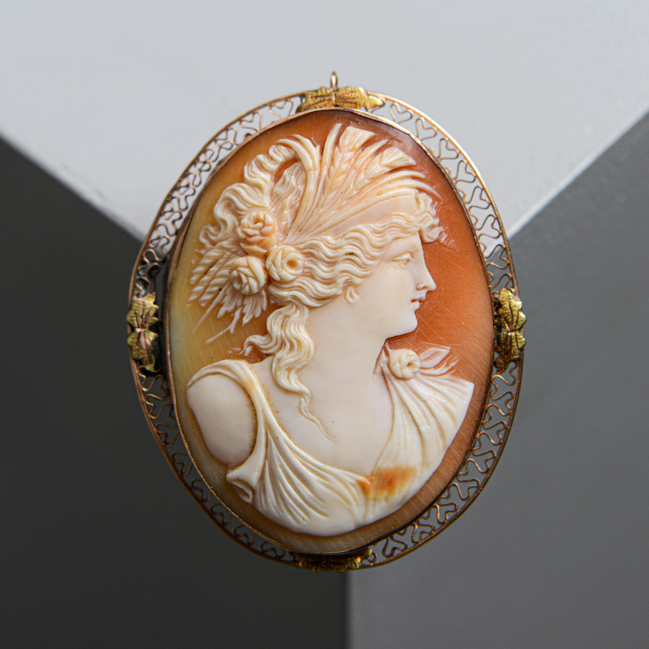 COLGANTE/BROCHE, oro 14K con camafeo.