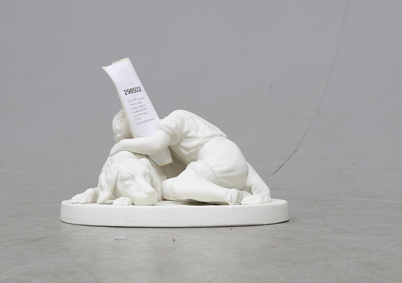 FIGURIN, parian, "Hund med pojke" efter A. Rudenschöld, Gustafsberg 1920, stämpelsignerad.