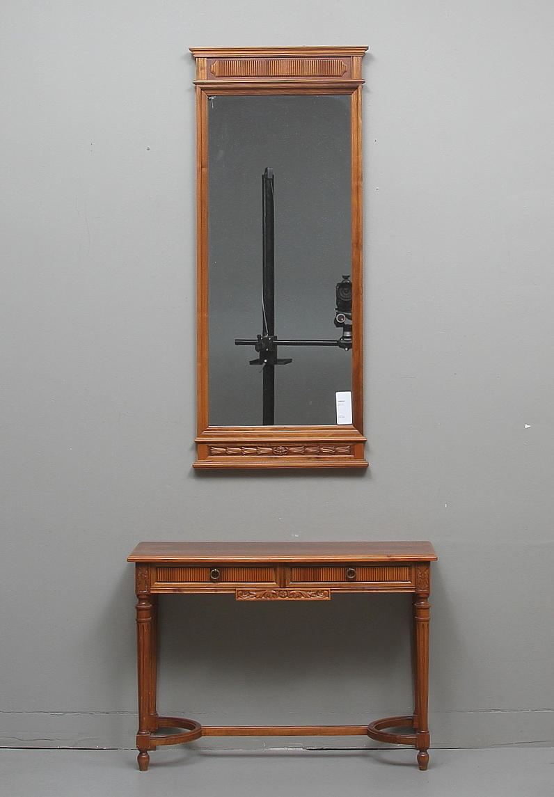 SPEGEL MED BYRÅ, 1900-tal.