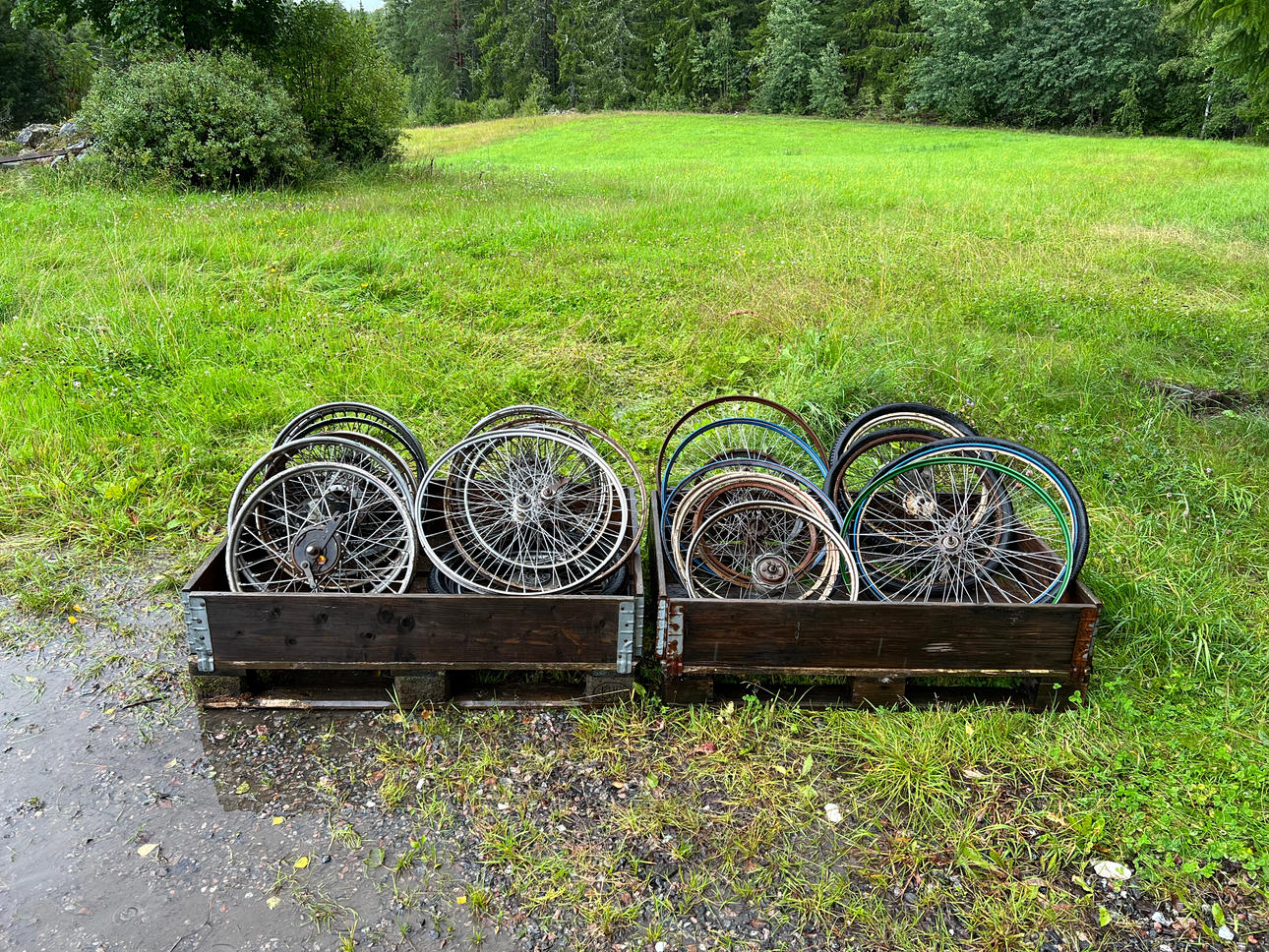 Lote DE RUEDAS DE MOTO MM, 2 palets.