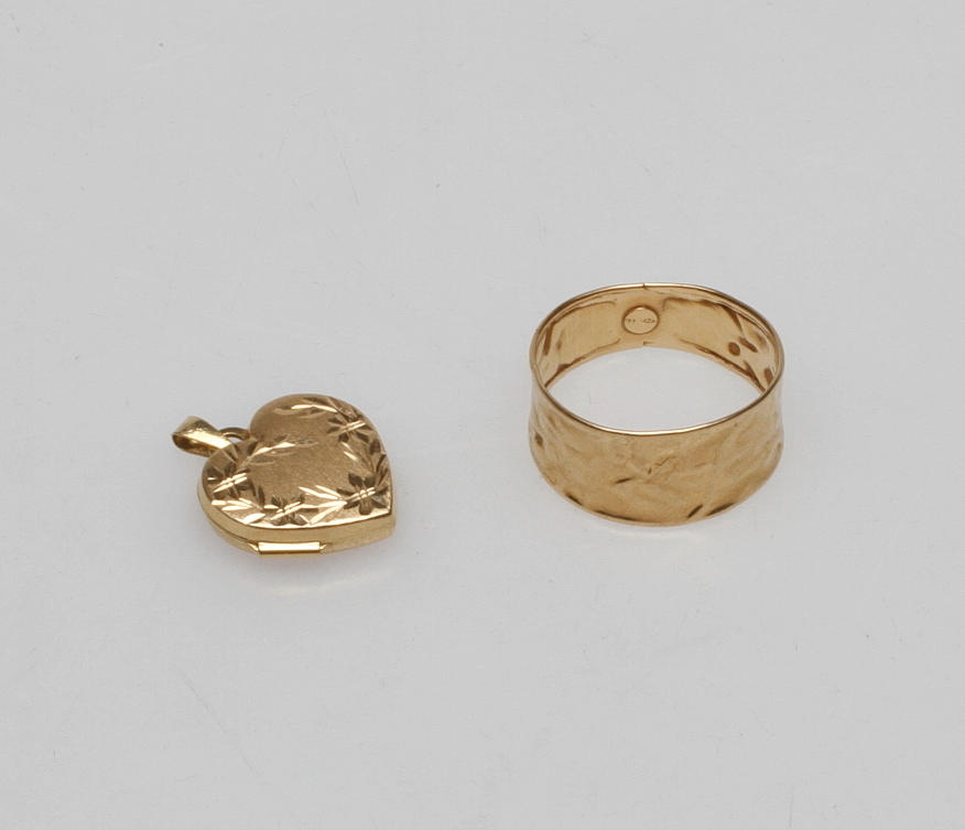 RING SAMT HÄNGE, 18k guld, vikt ca 3,4 gr.