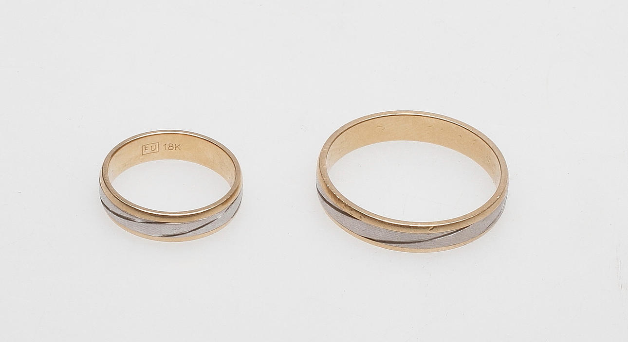 RINGAR, 2 st, 18k guld, vikt ca 10 gr.