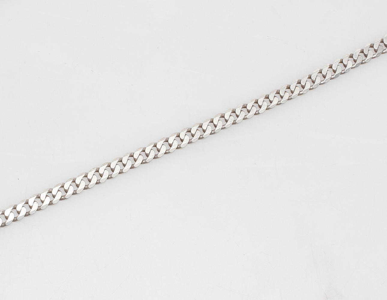 HALSKEDJA SAMT ARMBAND, silver, vikt ca 62,6 gr.