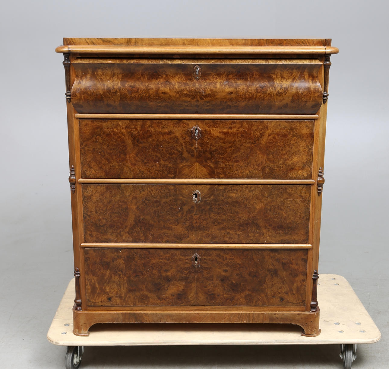 BYRÅ, nyrenässans, sekelskiftet 1900.