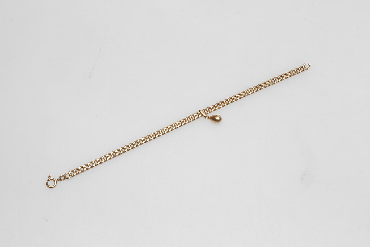 ARMKEDJA PANSAR SAMT HÄNGE, 18k guld, vikt ca 5,9 gr.