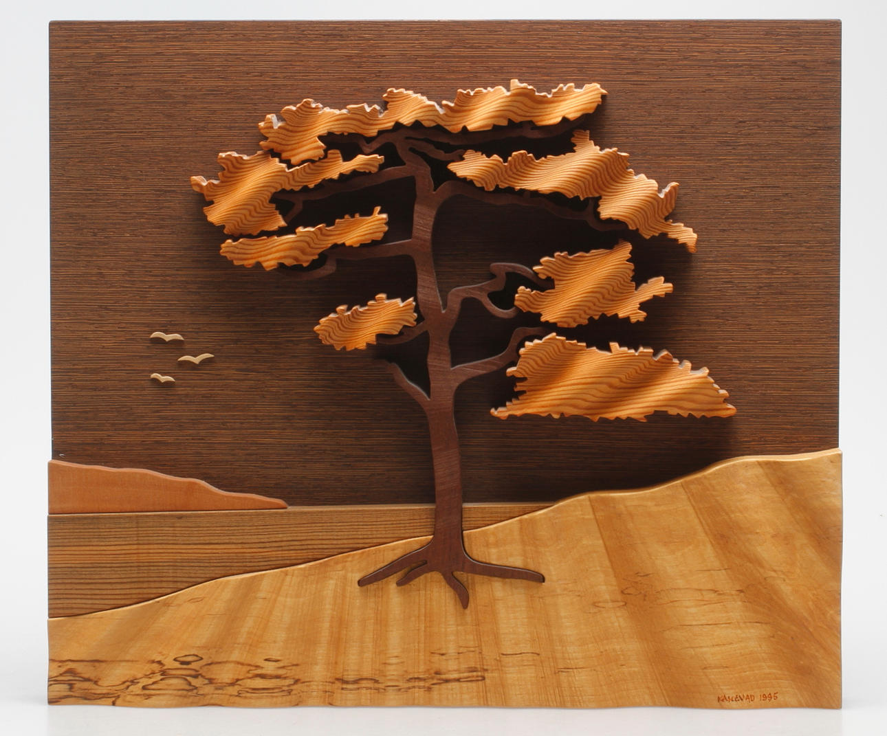 VÄGGSKULPTUR, trä, Kanevad, Gamla Linköping. Signerad och daterad 1995.