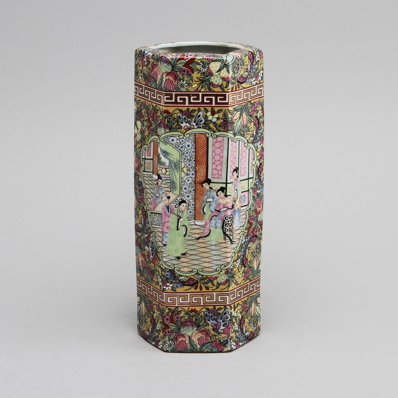 VAS, porslin. Kina, 1900-tal.