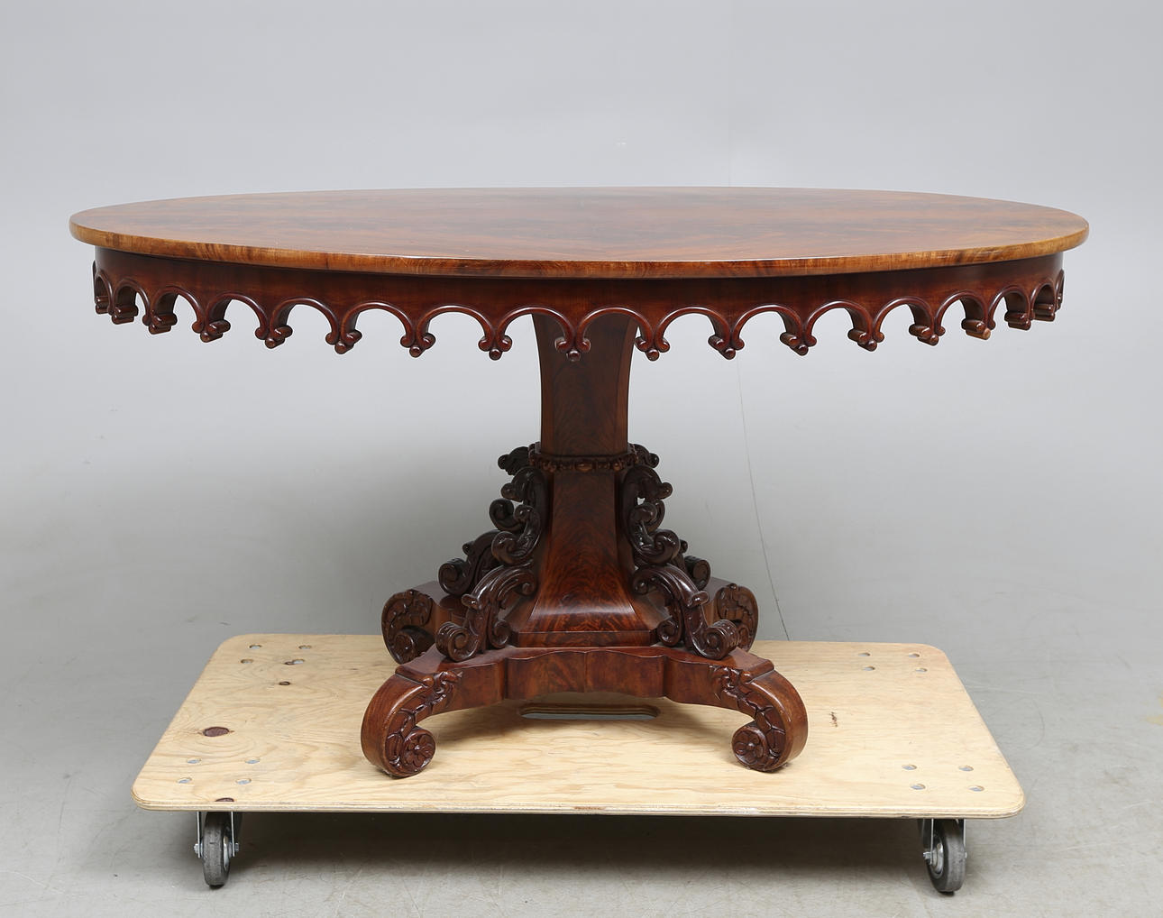 SALONGSBORD, nygotik, 1800-tal.