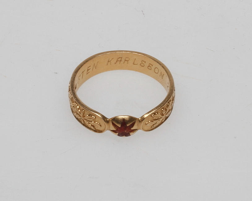 ORDENSRING, 18k guld, vikt ca 6,7 gr.