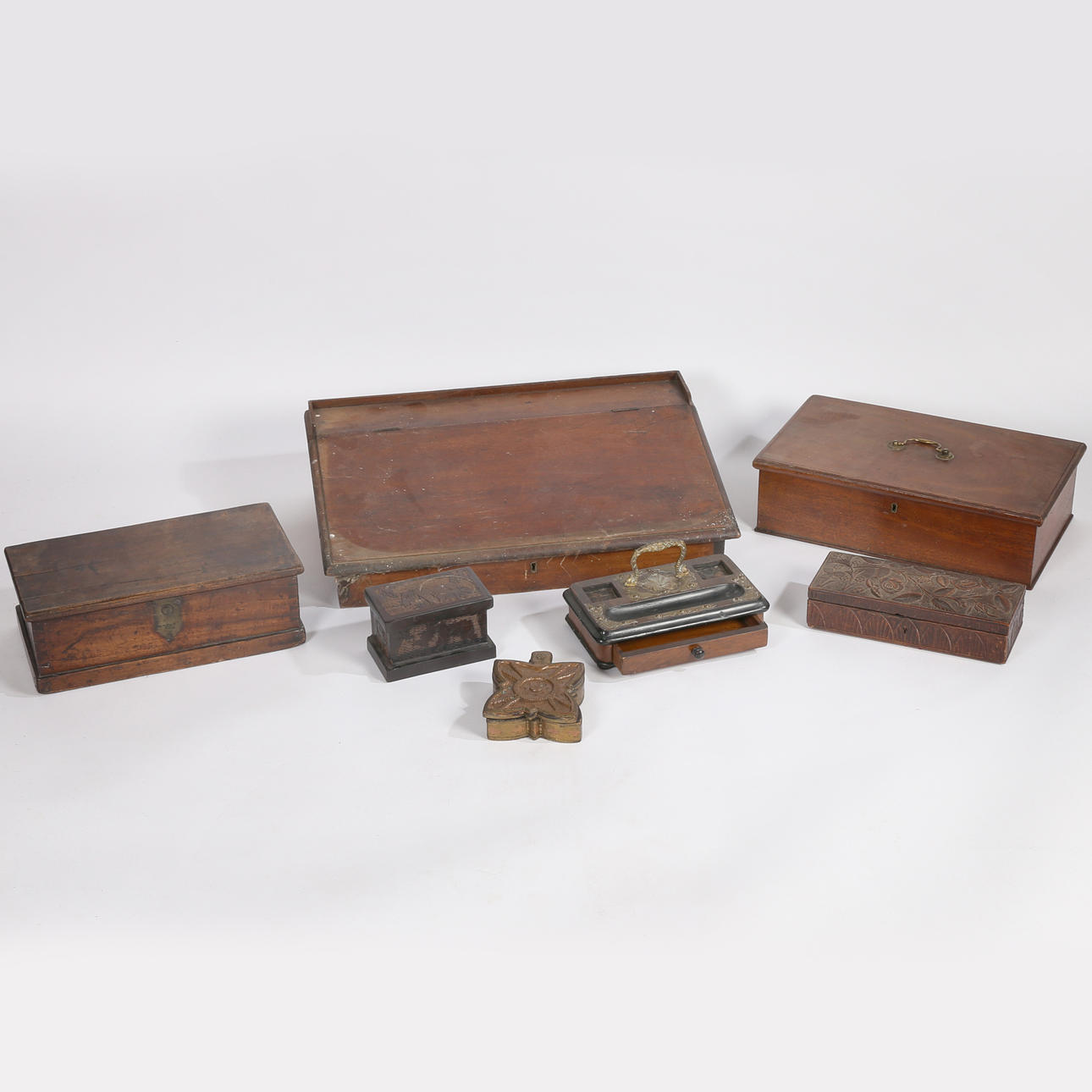 COLLECTION OF 19TH CENTURY AND LATER BOXES AND A VICTORIAN DESK STAND ...