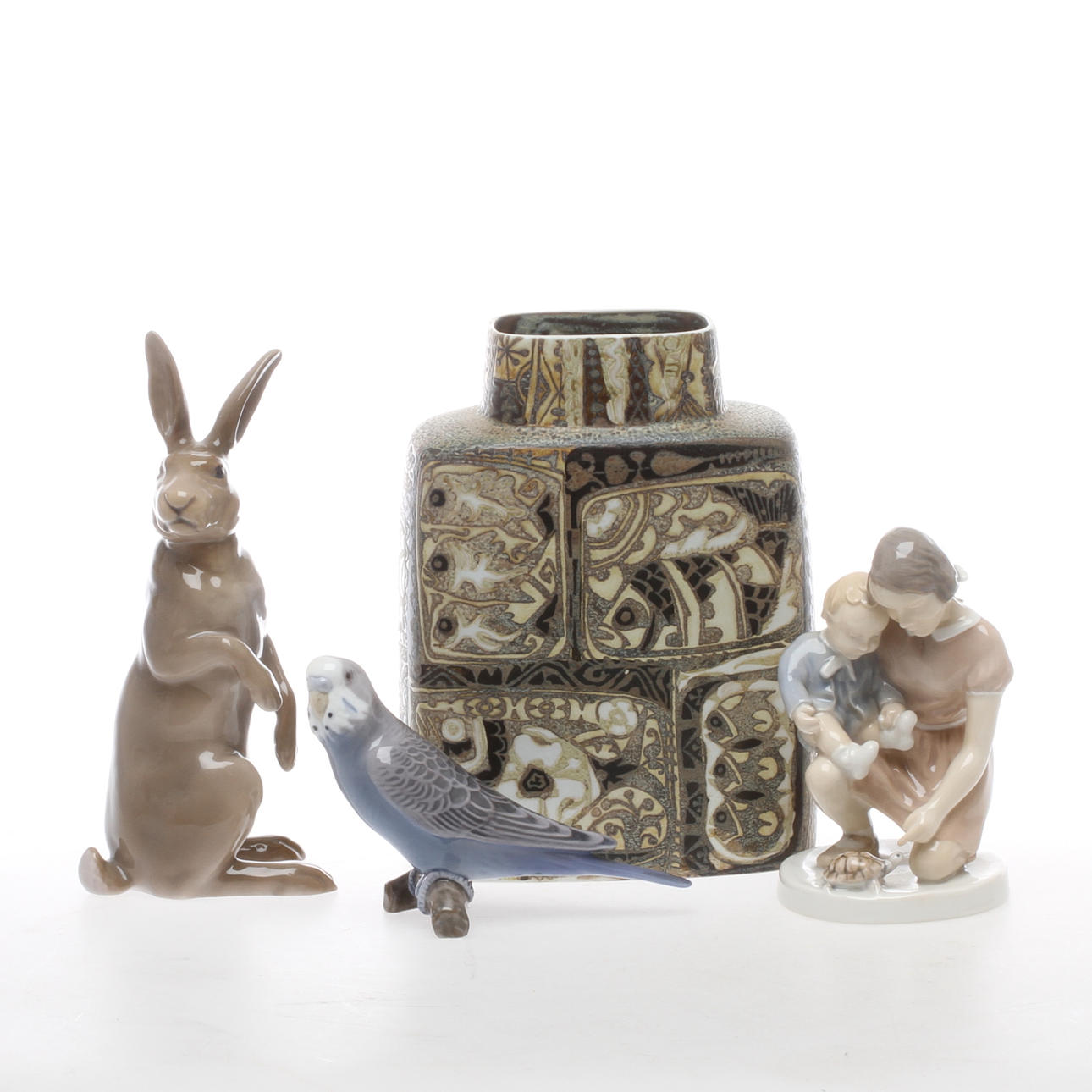 VAS samt FIGURINER 3 st, porslin, Bing & Gröndahl samt Aluminia, Danmark.