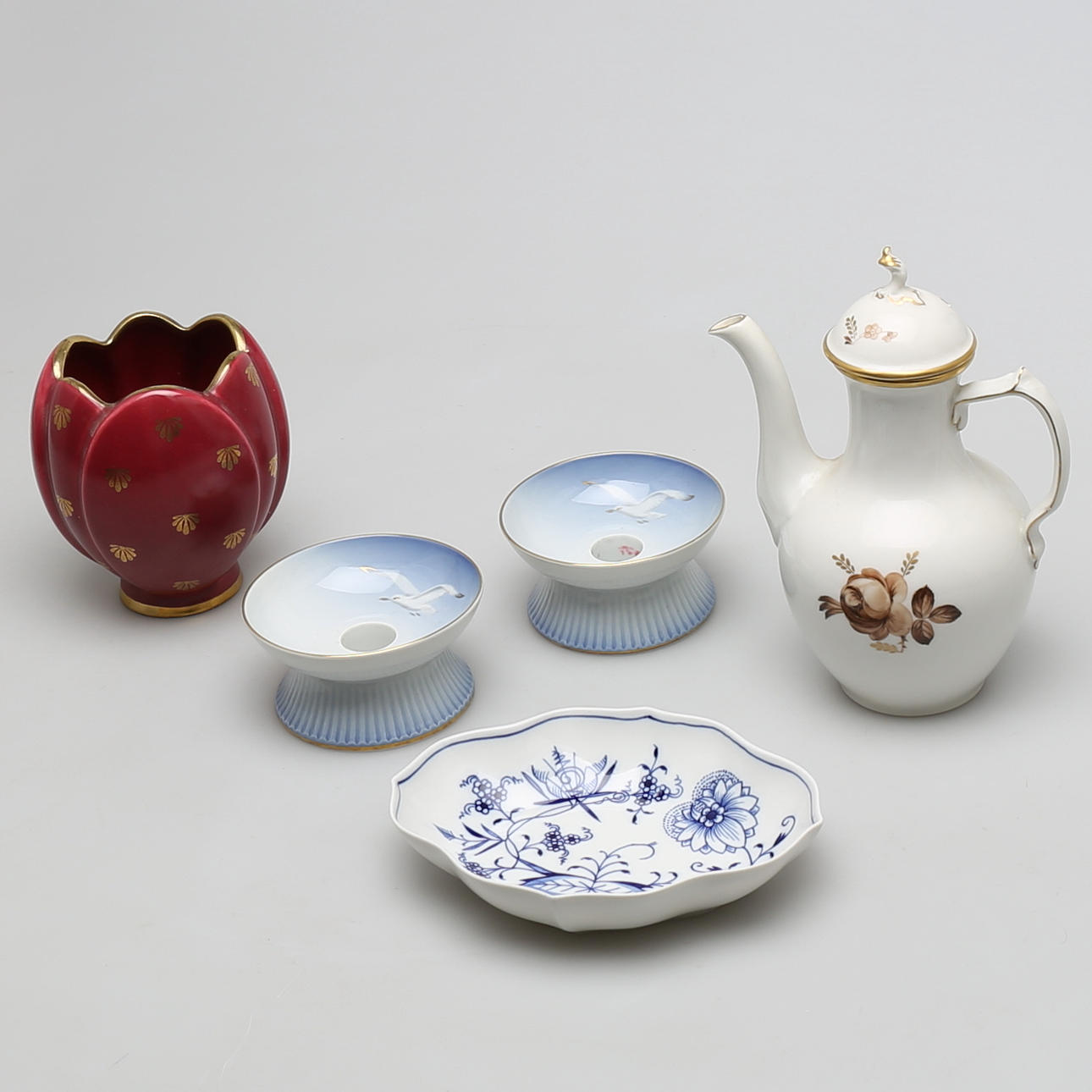 LJUSSTAKAR, vas, kaffekanna och fat, 5 st, Bing & Gröndal, Royal Copenhagen, Meissen samt Gefle.