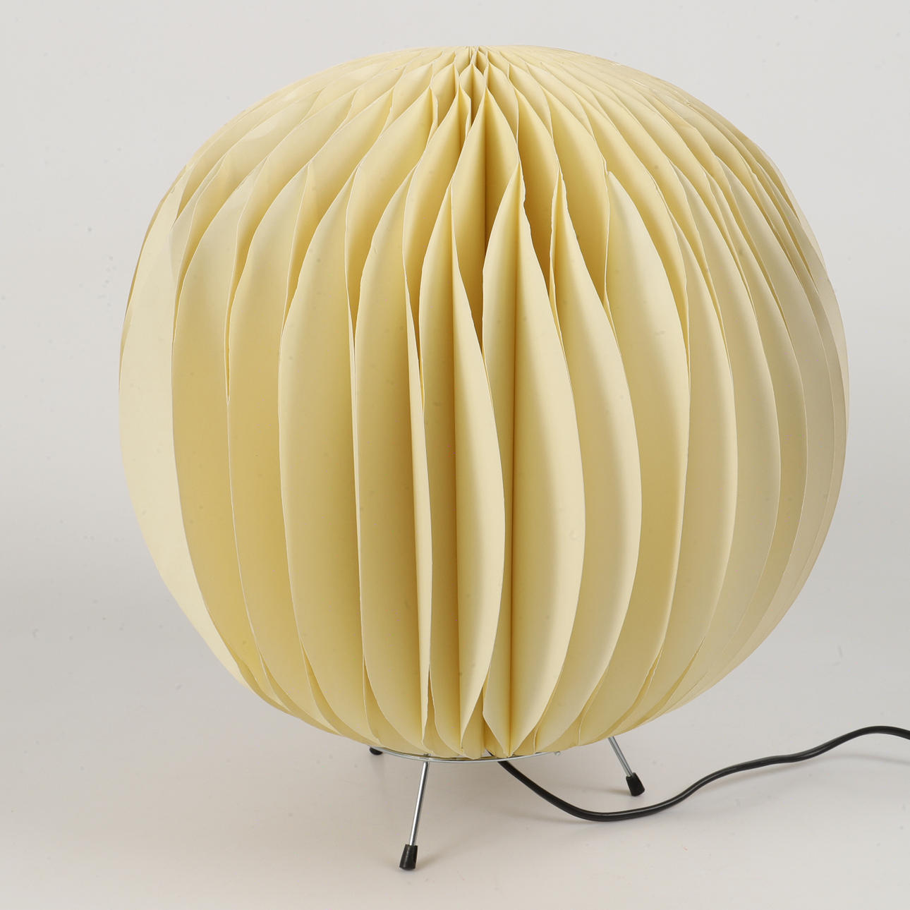 TABLE LAMP WITH FOLDED SHADE, metal/paper.