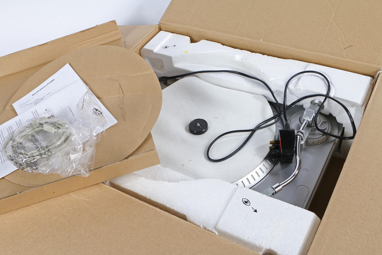 AN ION USB TURNTABLE.