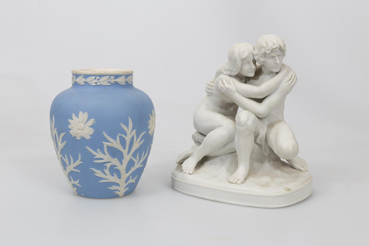 FIGURIN OCH VAS, porslin, bland annat Gustavsberg.