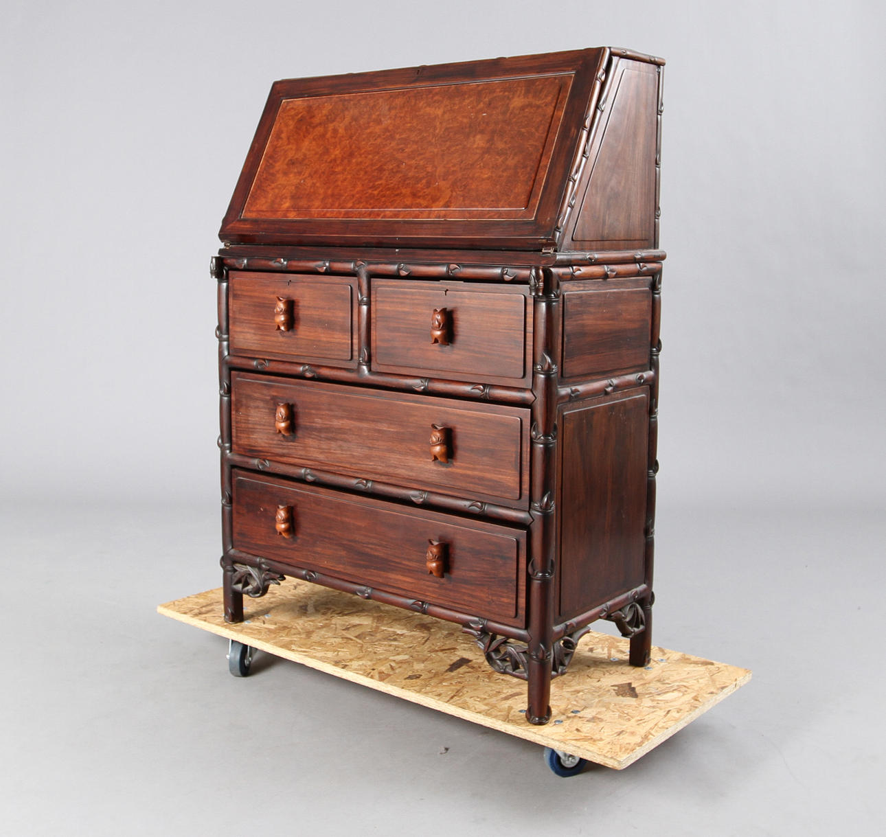 SEKRETÄR, Kina, tidigt 1900-tal.