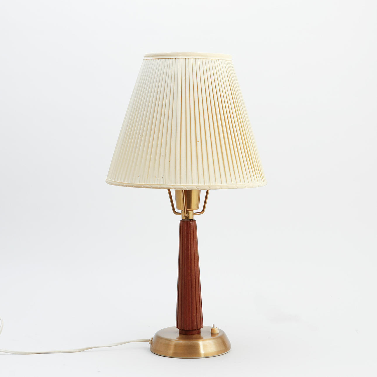 PÖYTÄVALAISIN, ASEA valaistus E 1149.