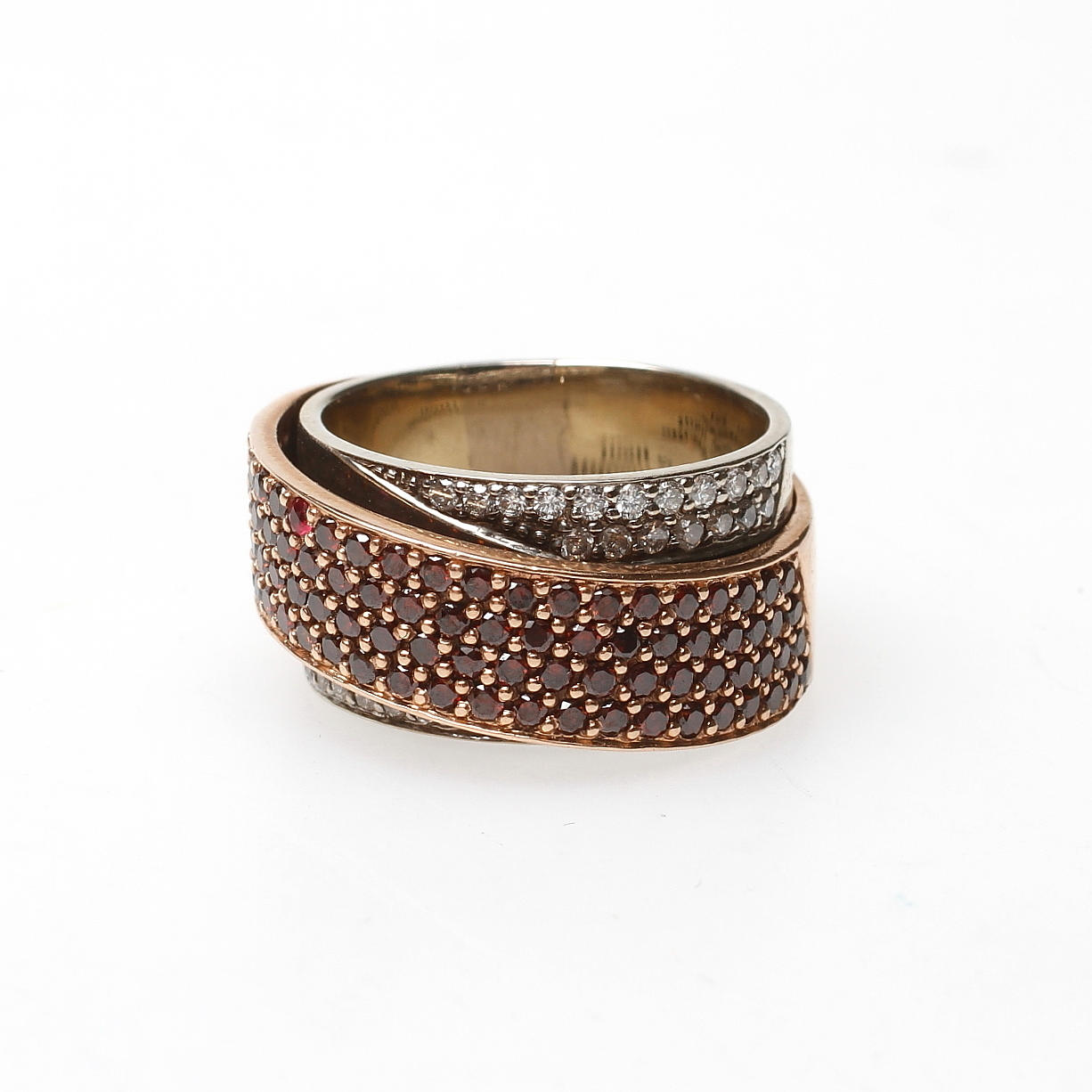 RING, rött/vitt 14k guld, med vita o röda diamanter, vikt ca 13,5 gr.