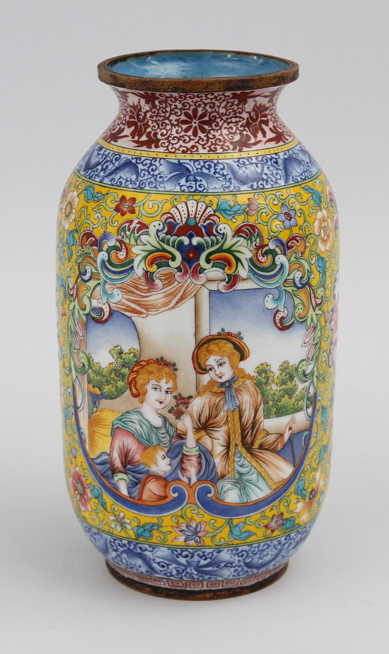 VAS. Emaljerad koppar. Kina troligen Republik, tidigt 1900-tal.