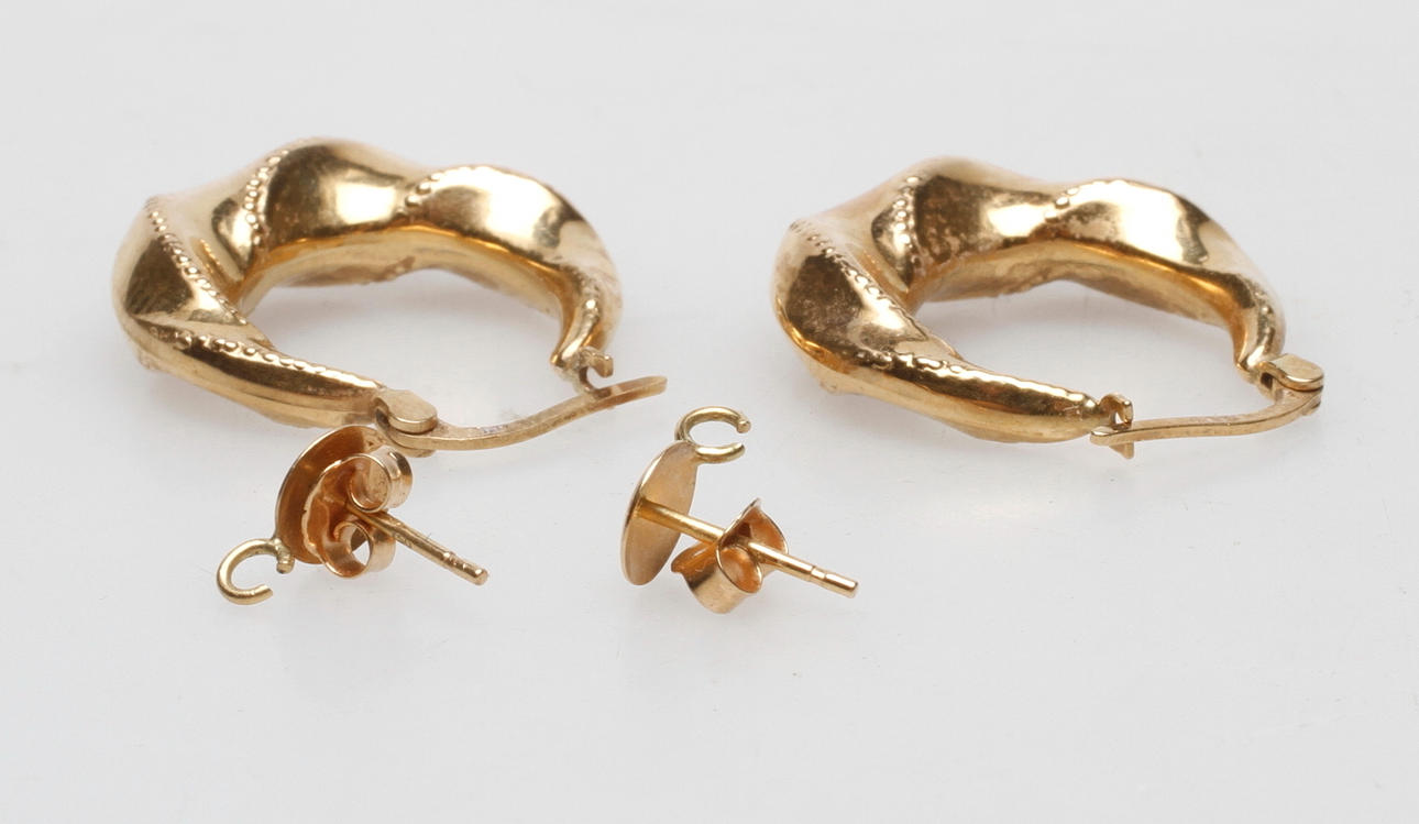 ÖRHÄNGEN, 2 par, 18k guld, vikt ca 2,3 gr.