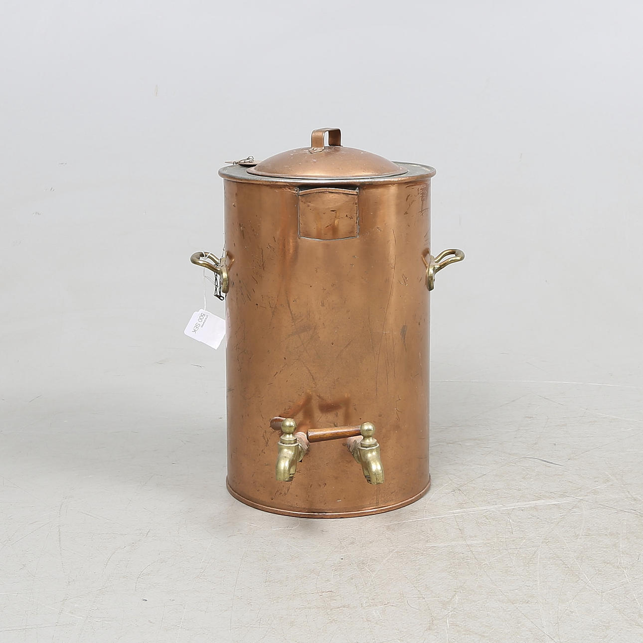 BEHÅLLARE med TAPP, koppar, 1900-tal.