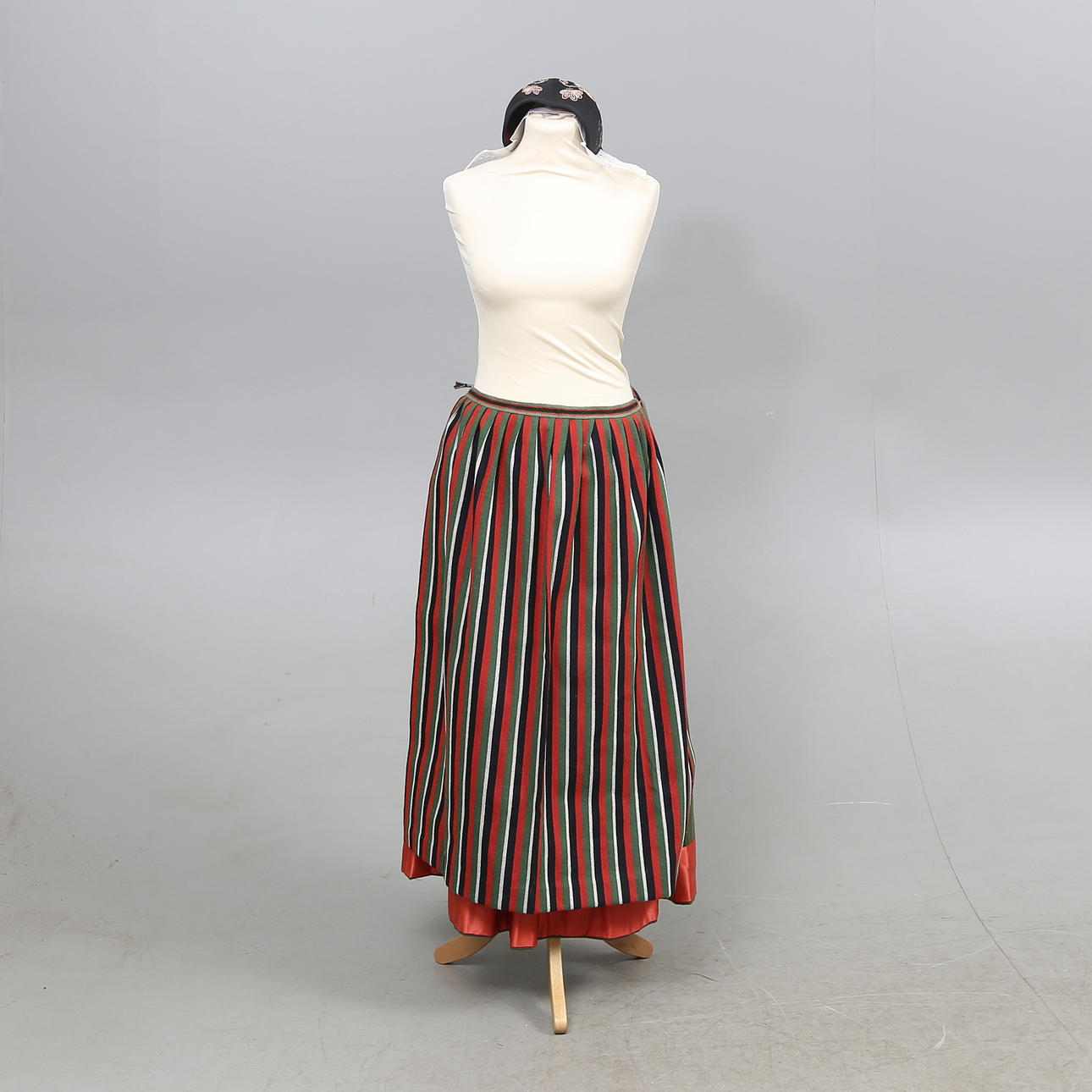 FOLKDRÄKT, 3 delar.