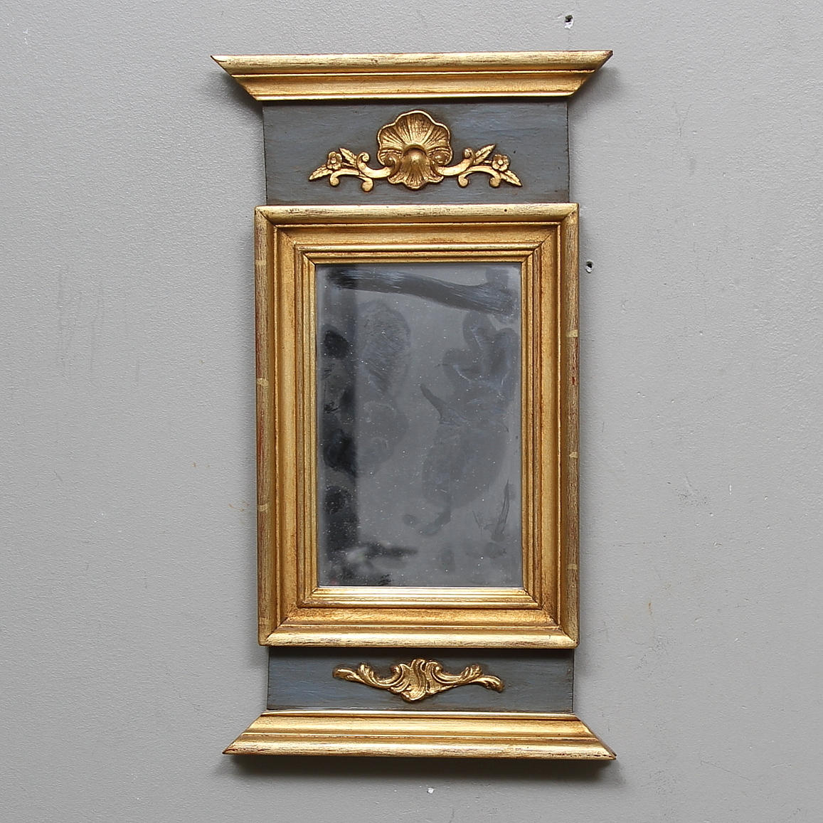 SPEGEL, bildhuggare KE Grahn, Nyköping.