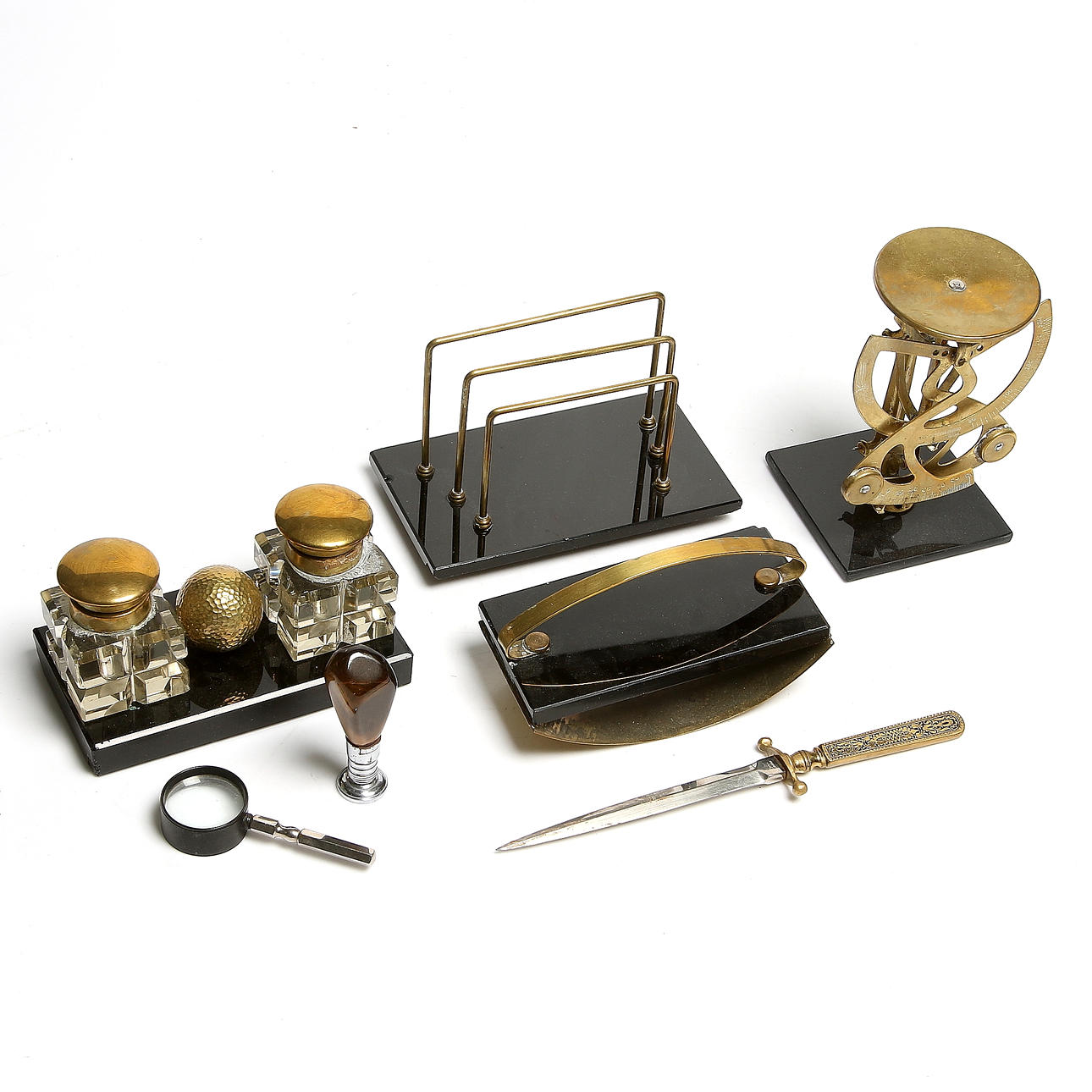 SKRIVBORDSUPPSATS, 9 delar, glas och mässing, Art Deco. 1930-tal.