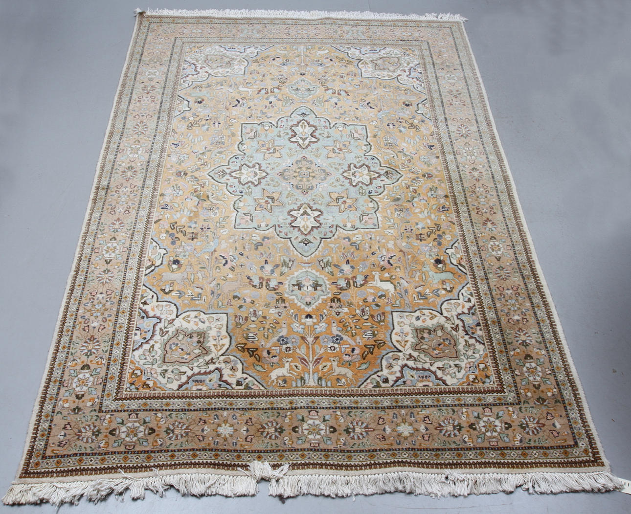 MATTA, orientalisk, ca 275 x 186 cm.