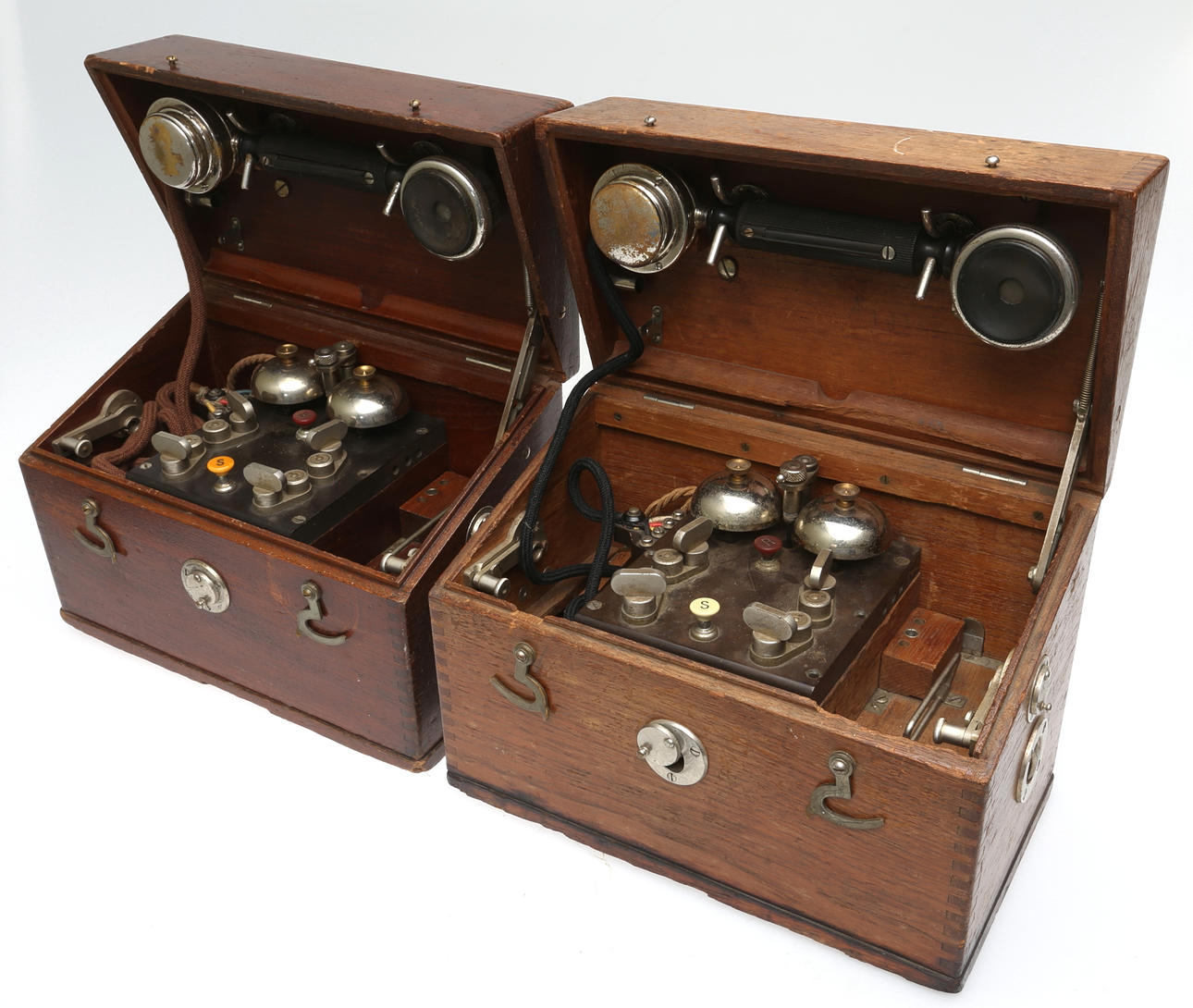 TELEFONER, 2 st, troligen Militära 1900-tal.