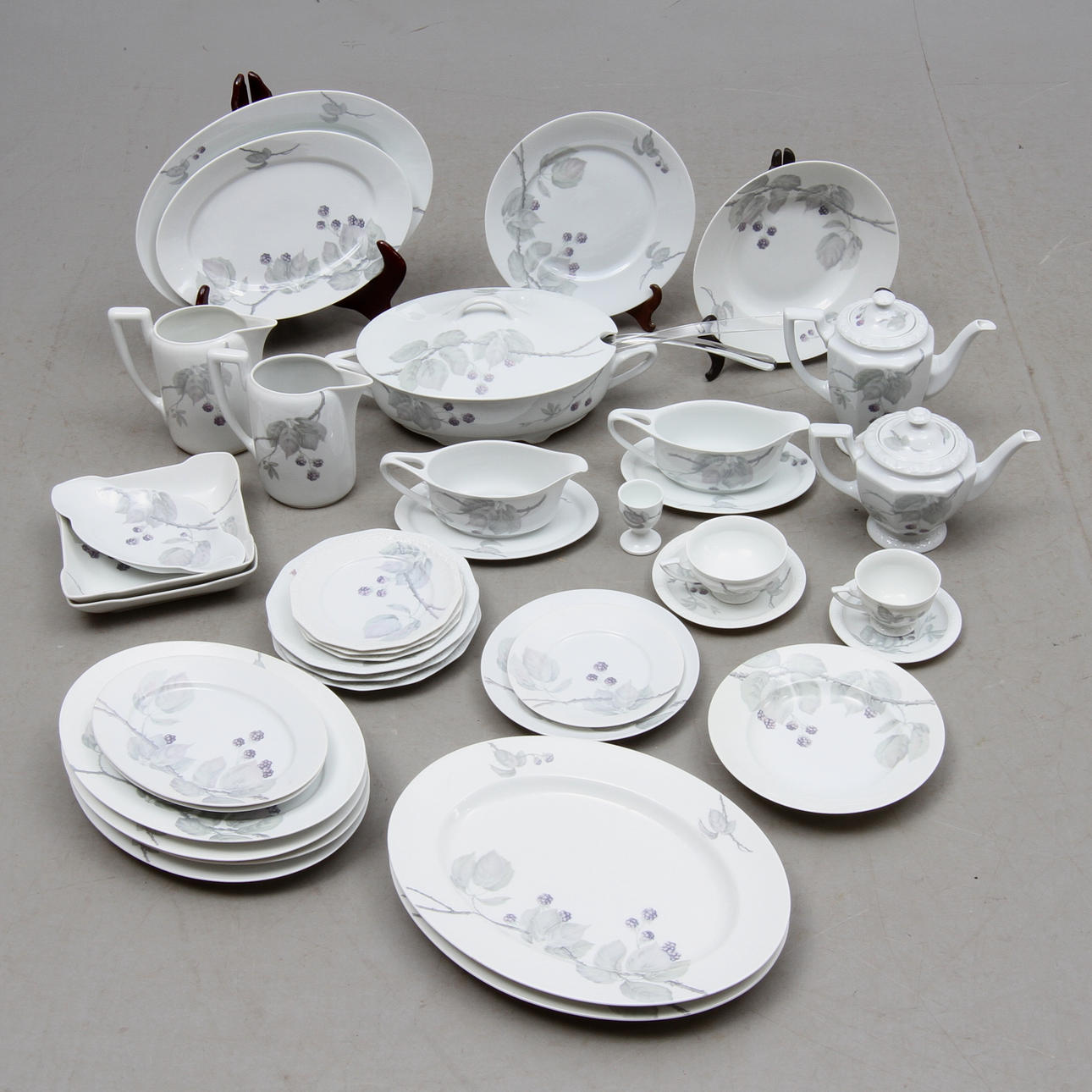 SERVIS, ca 170 delar, porslin, Maria Björnbär, Rosenthal.