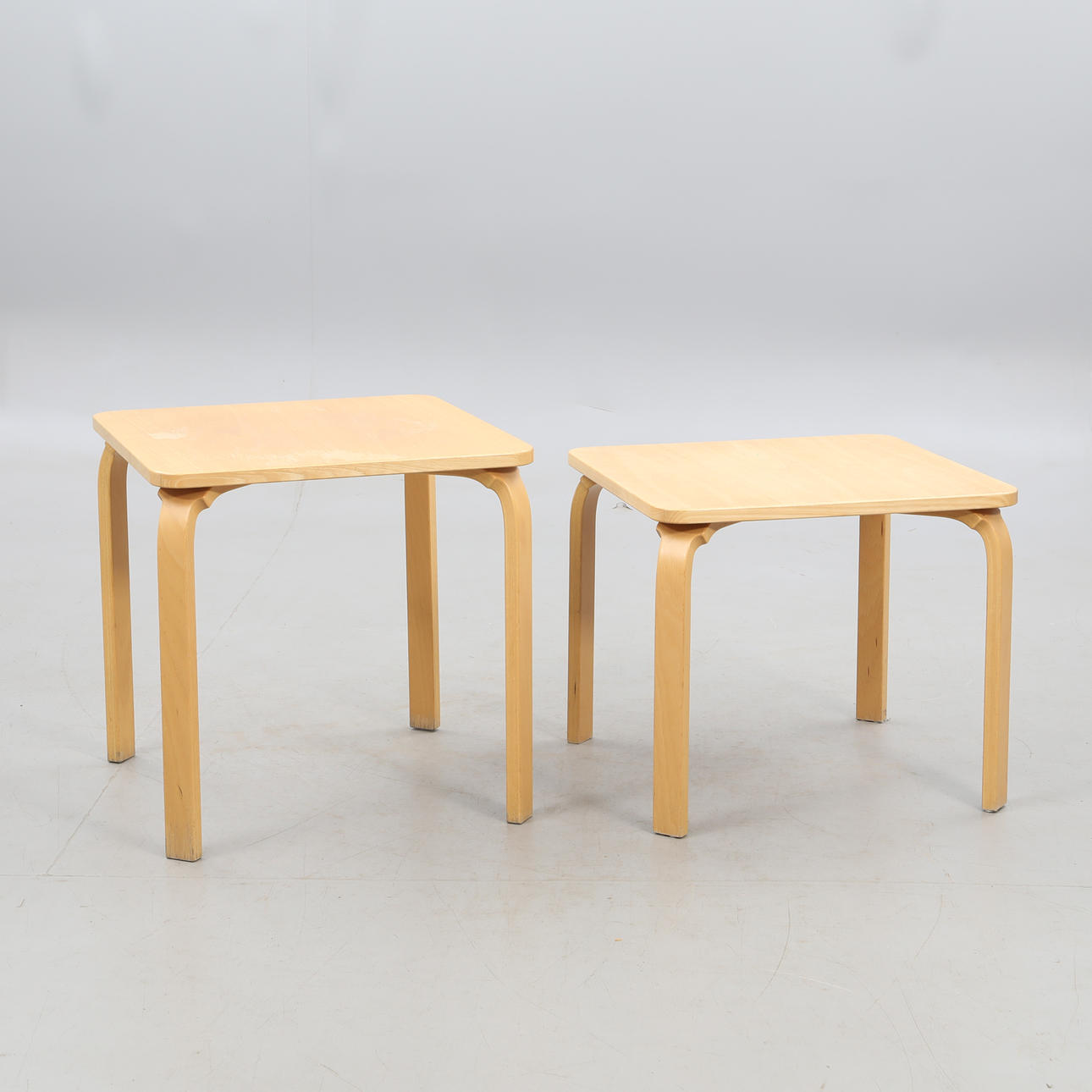 BORD, 2 stycken,Gärsnäs.