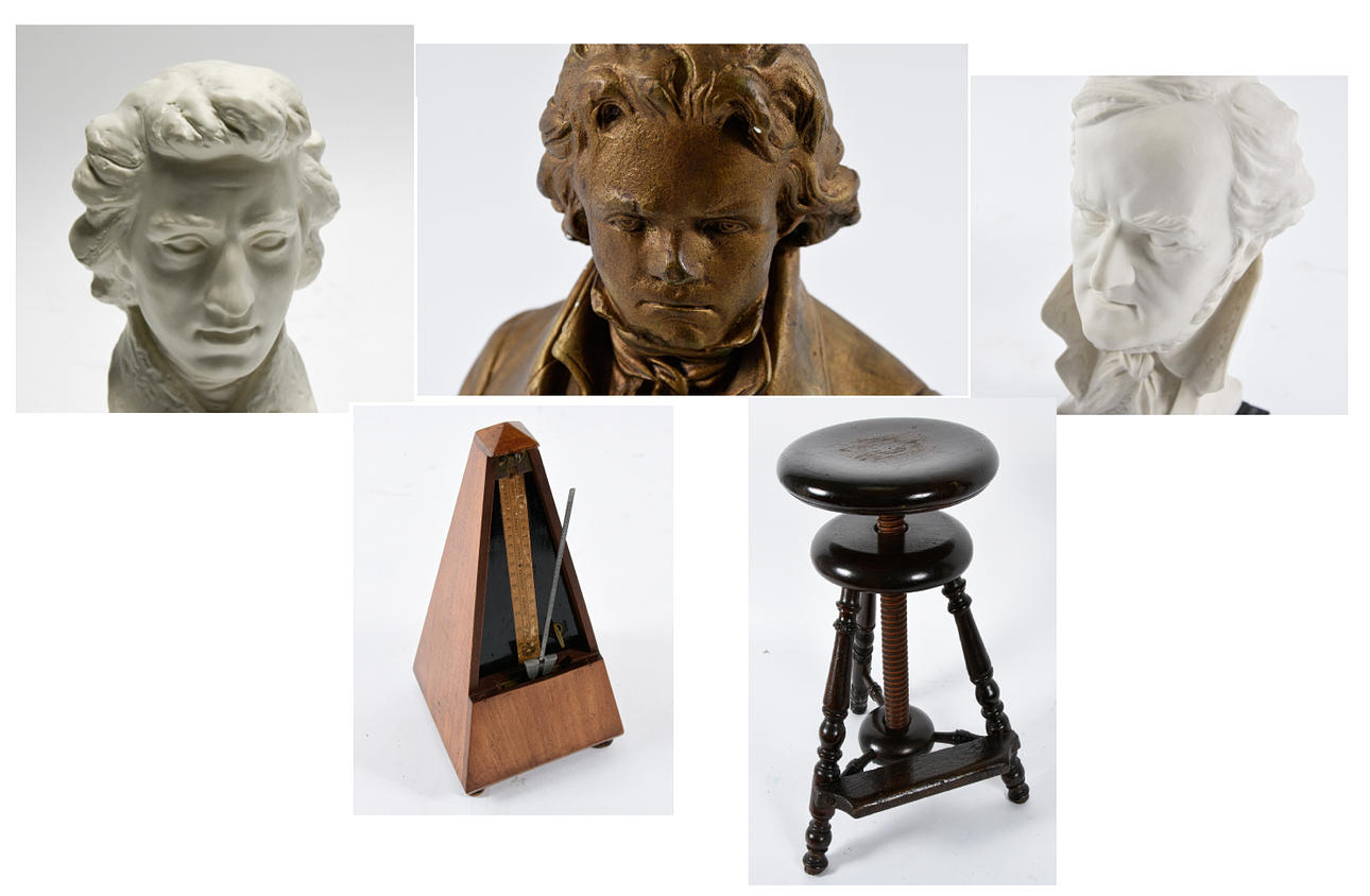 SAMLING AV LJUD, 3 musiker byster, bisque porslin, metronom och pianostall.