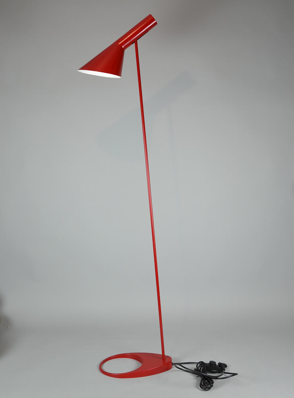 ARNE JACOBSEN. AJ golvlampa.