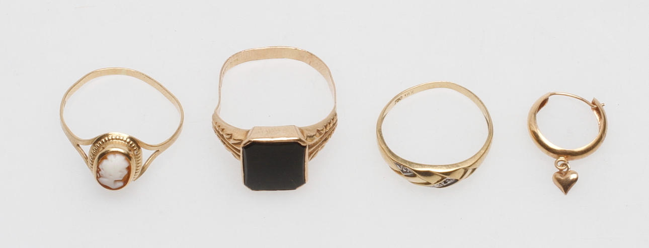 RINGAR, 3 st samt ETT ÖRHÄNGE, 18k guld, vikt ca 5,8 gr.