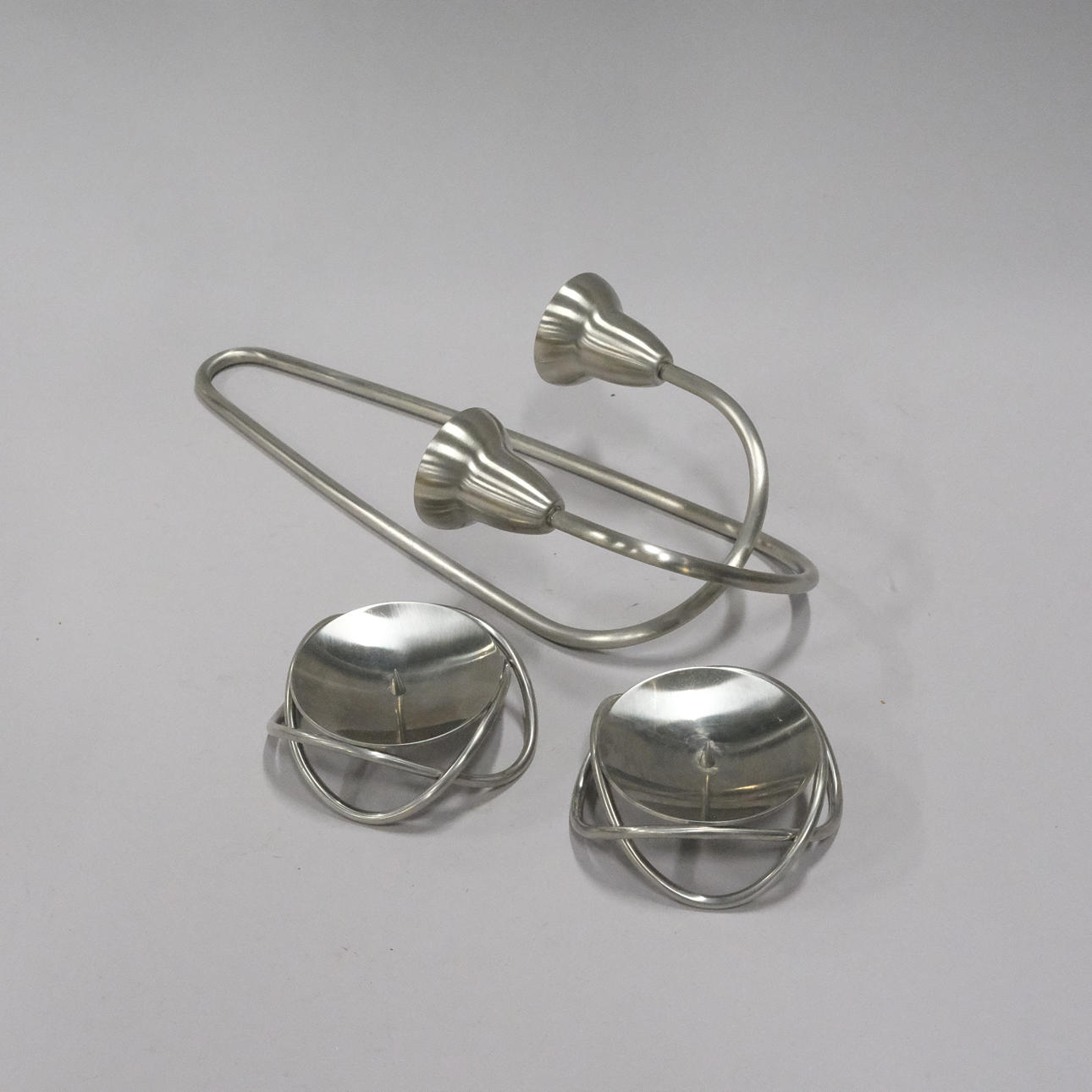 DREITEILIGE GEORG JENSEN KERZENHALTER.