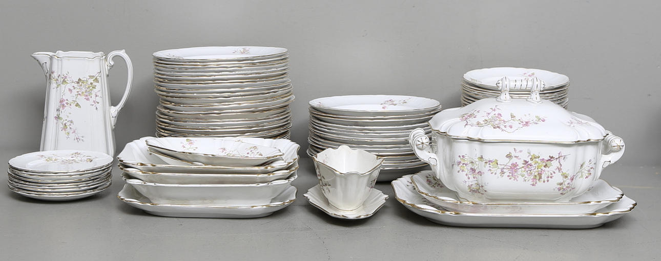 MATSERVIS, 94 delar, opak, "Hagtorn", Gustafsberg.