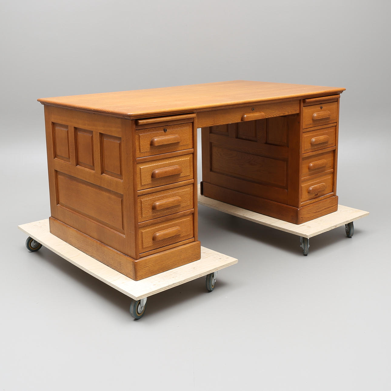 SKRIVBORD, 1900-talets första hälft.