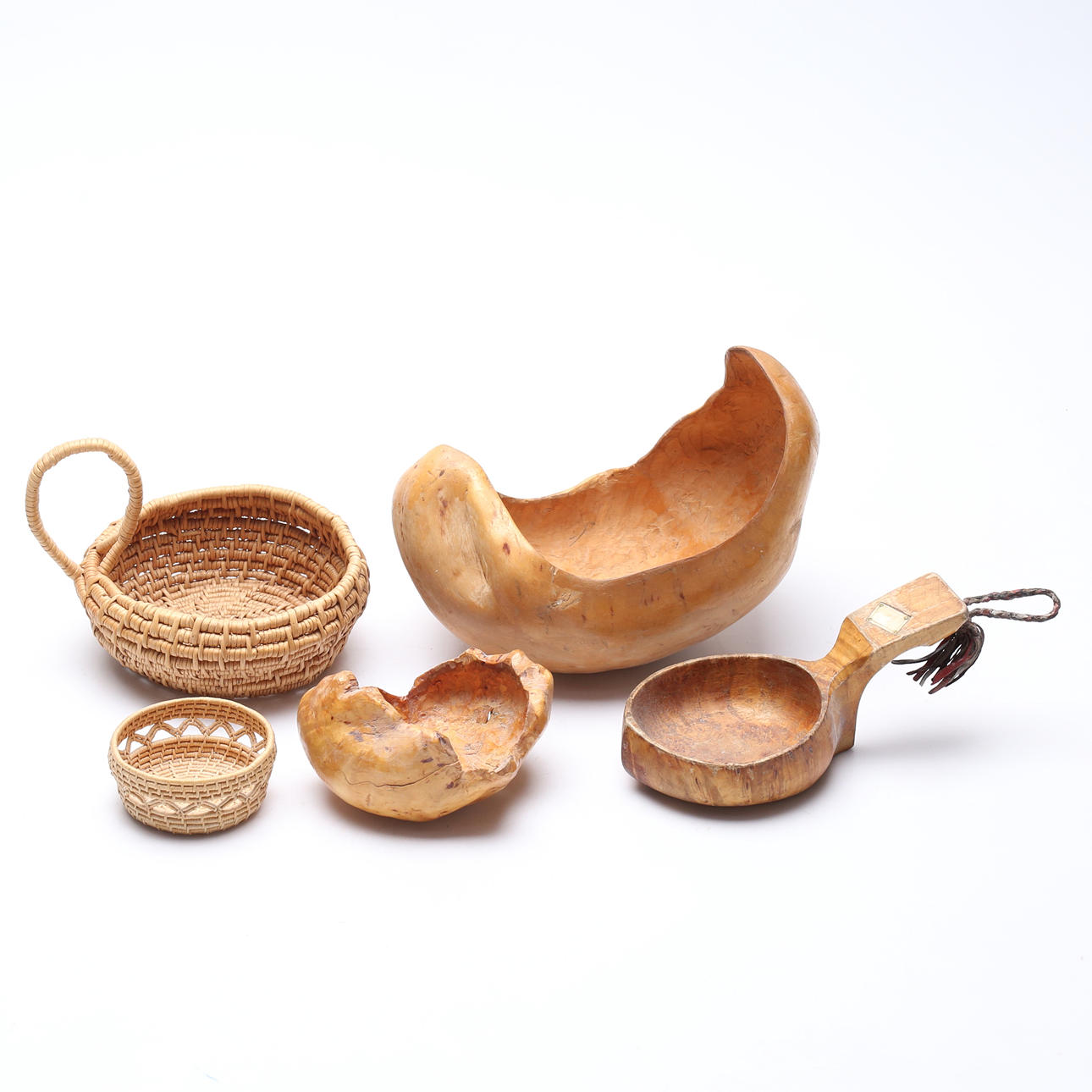 HOLZGEGENSTÄNDE/KORBARBEIT, 5-teilig.