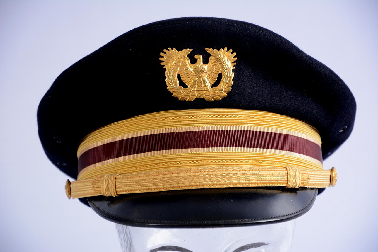 SKÄRMMÖSSA, Usa, Warrent officer.