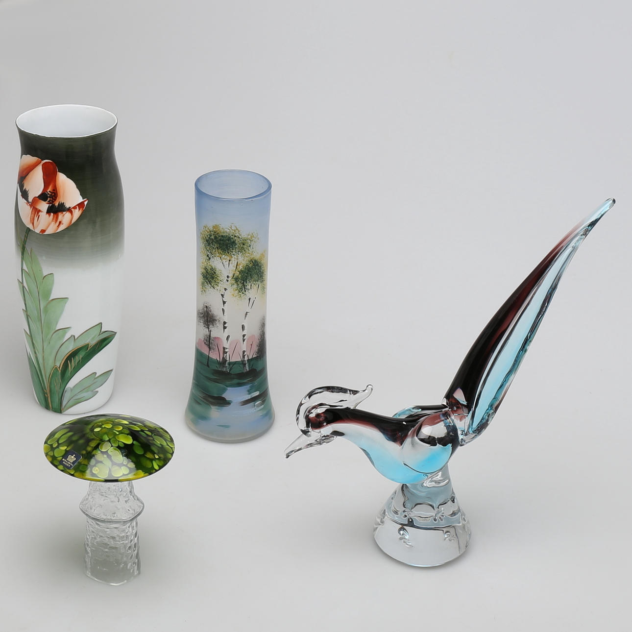 PARTI GLAS, 4 delar, vaser samt skulpturer, 1900-tal.