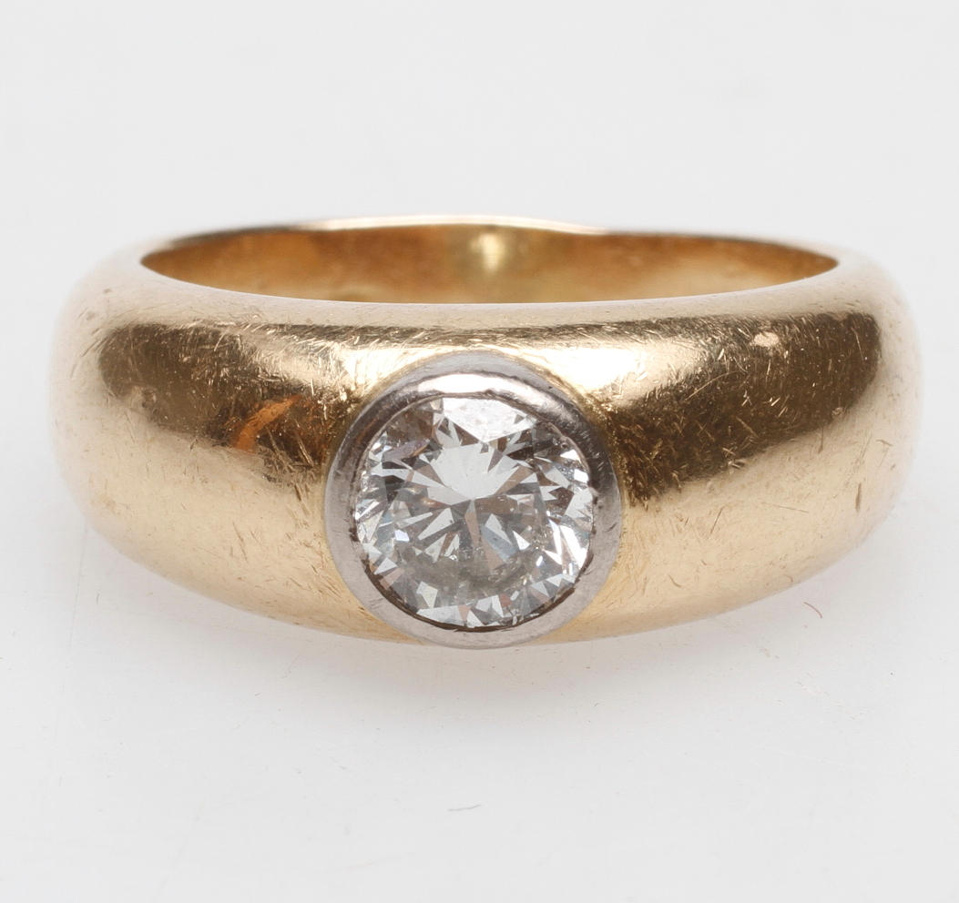 RING, guld 18k, diamant ca. 1,0 ct, Top Wesselton SI, total vikt ca. 11,5 gram.