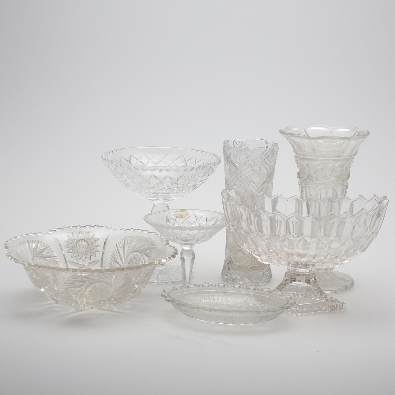 DIVERSE GLASSKÅLAR samt VASER, 13 st, 18/1900-tal.