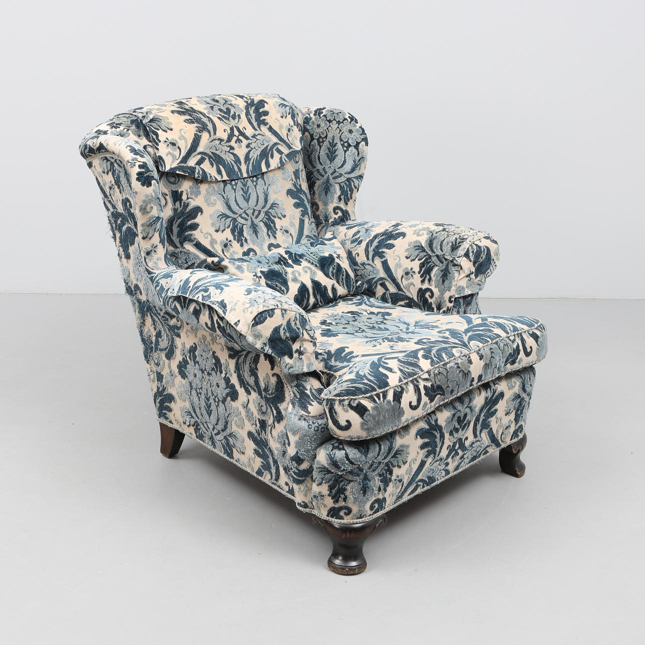 SILLÓN CON PARCHE DE OREJAS, años 30.